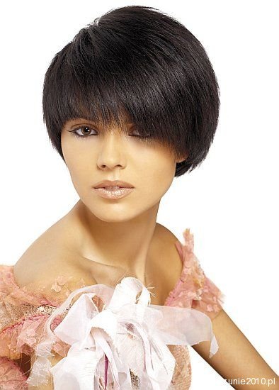 https://www.moda.net.pl/obrazki/2011/02/fryzury_z_grzywka_11.jpg